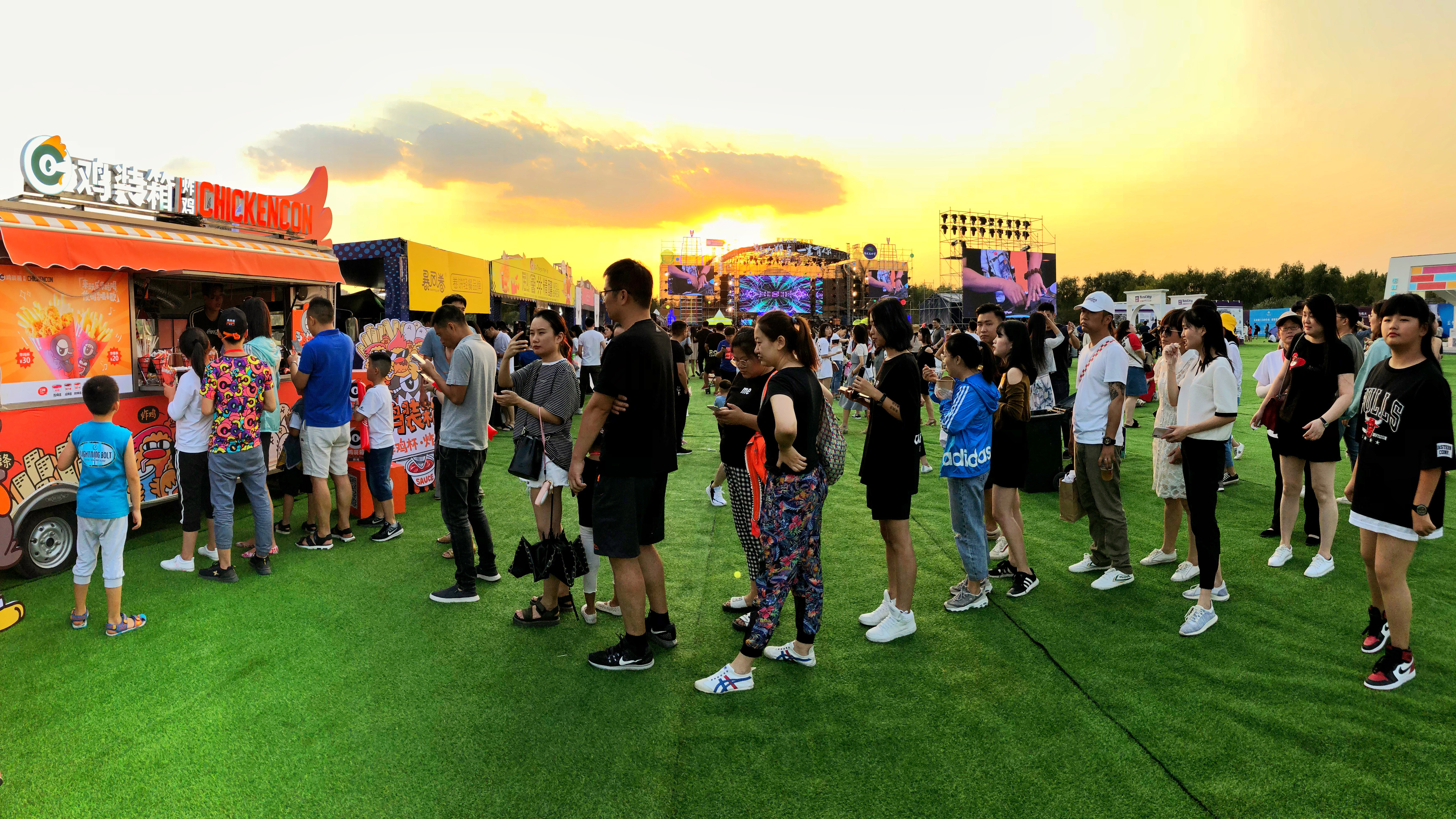 关于鸡装箱炸鸡，迷之传说的老板终于高调现身