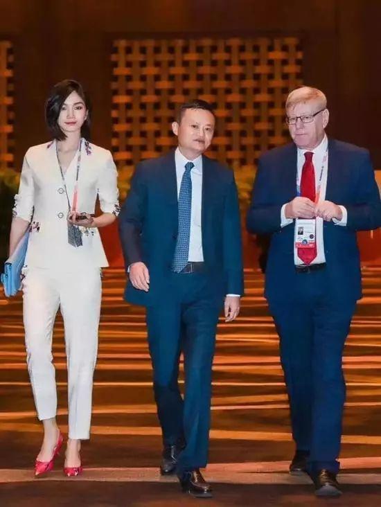 “阿里女高管”微商暴利揭秘：成本仅3元，价格翻5倍！