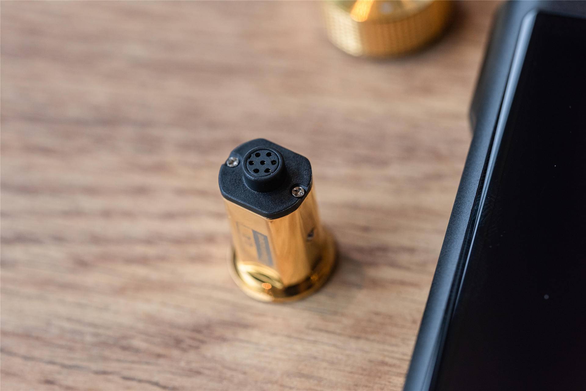 终将到来的万元户，简单说说山灵旗舰*放播**器M8