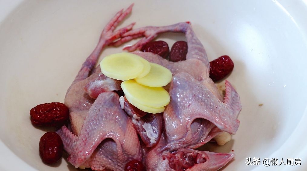 鸽子不用砂锅炖可以吗,鸽子和瘦肉炖汤放点什么材料