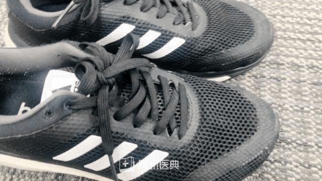 20岁小伙脚臭,25岁帅哥脚臭怎么办