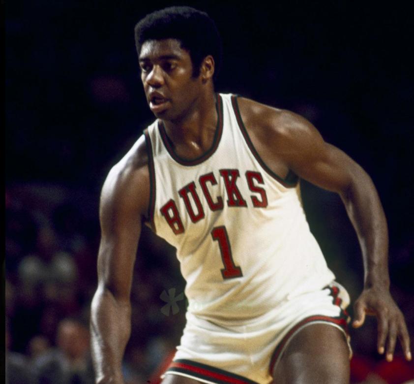 打法另类！盘点NBA十大矮壮的篮板怪物：身高不够依然强力