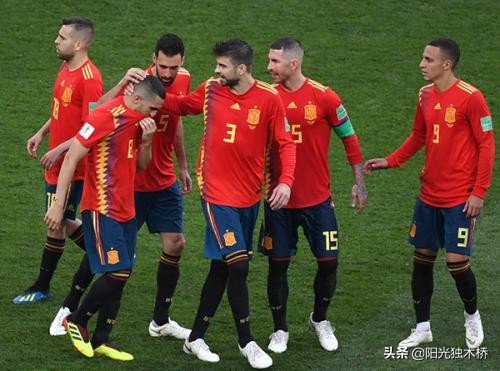 红色和蓝色足球,足球红色和蓝色哪个好