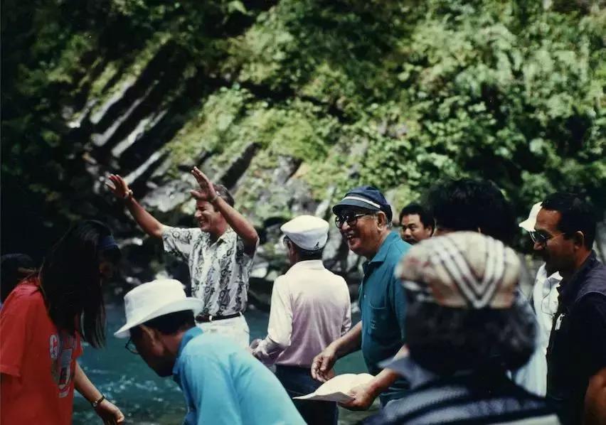 世人说我的爸爸是神，但他就是个普通人