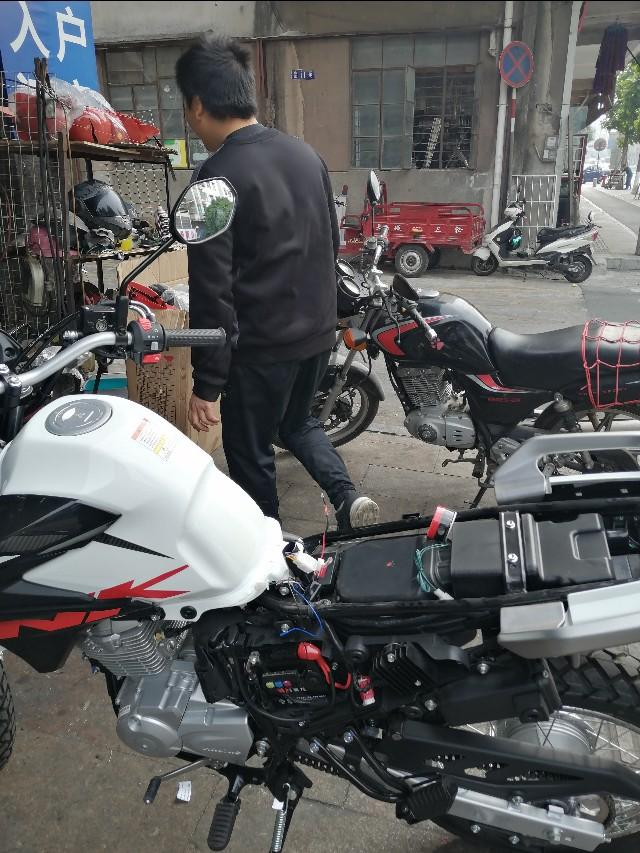 油腻大叔,油腻大叔被看上完整版