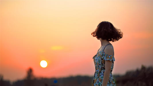 伤了女朋友的心怎么挽回的句子,把女友伤了想挽回