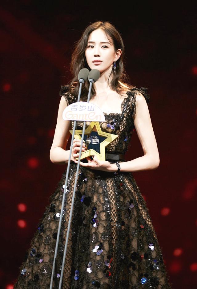 迪丽热巴和唐嫣同穿亮片裙,迪丽热巴和唐嫣穿同款公主裙