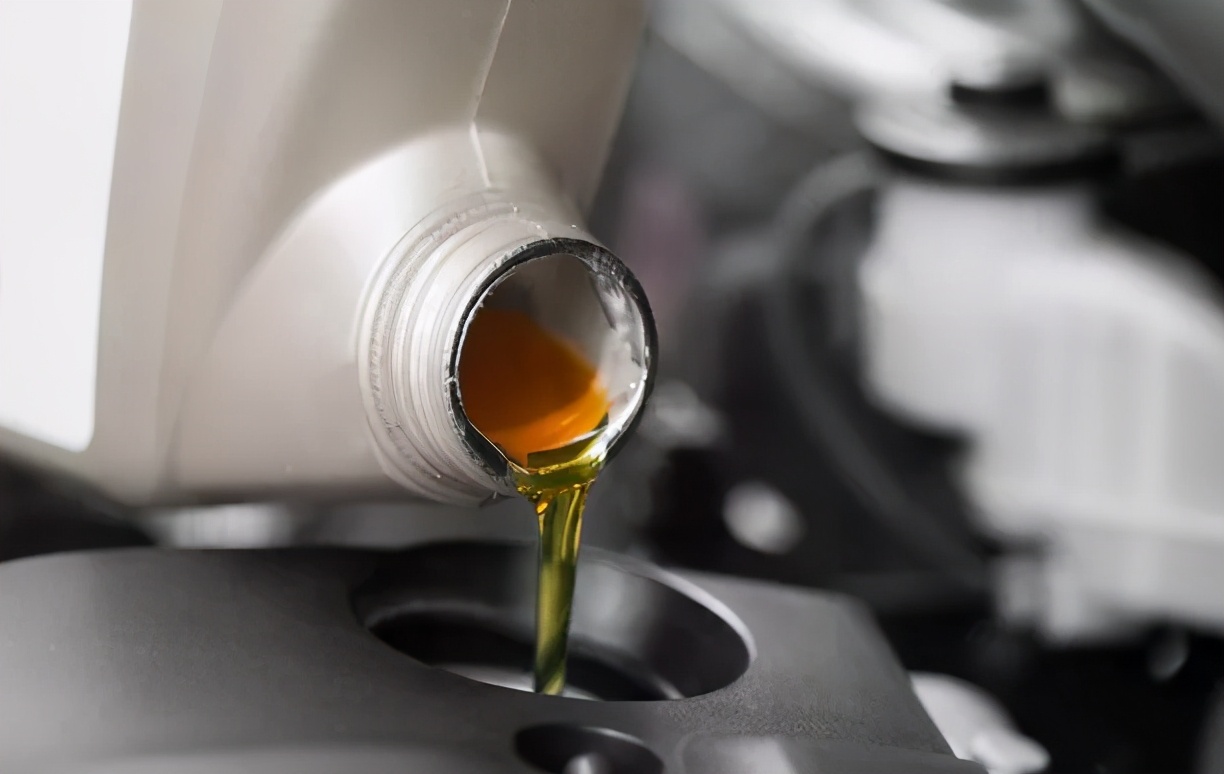 为什么4s保养维修工建议你换东西,做保养的时候发动机清洗有必要吗