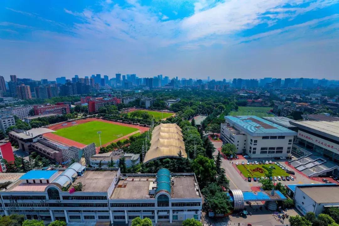 成体，一所靠“抓小偷”牢牢锁死热搜的学校