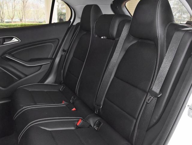 奔驰gla和glb油耗对比,奔驰GLA跑高速油耗多少