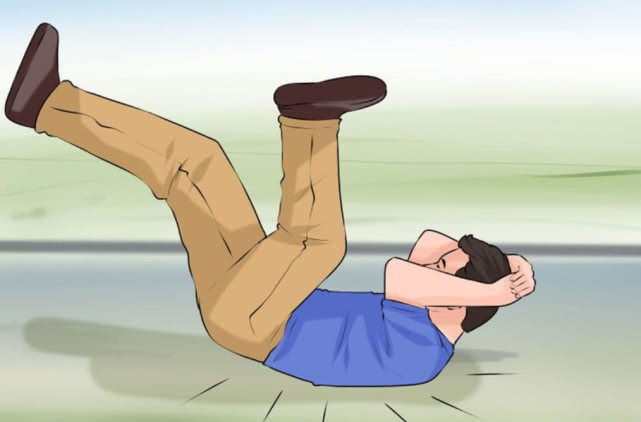 蹲下后背摔技巧,侧腰摔了怎样锻炼