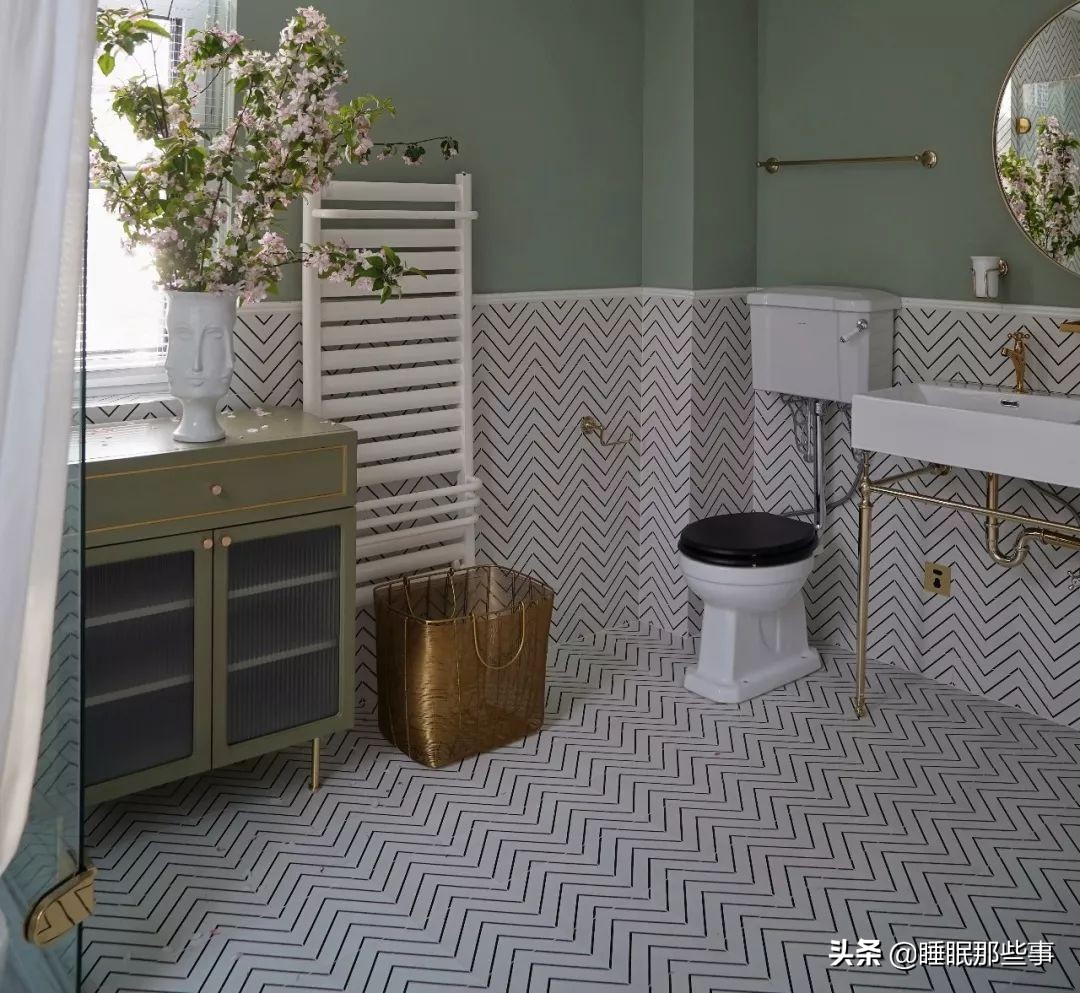 看了一眼她家的绿墙,我觉得我家还可以再抢救一下