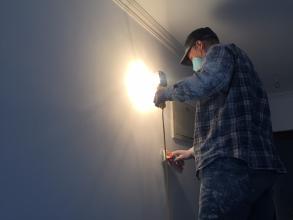 墙面刮腻子怎么比较平,墙面刮腻子怎么才能不掉灰