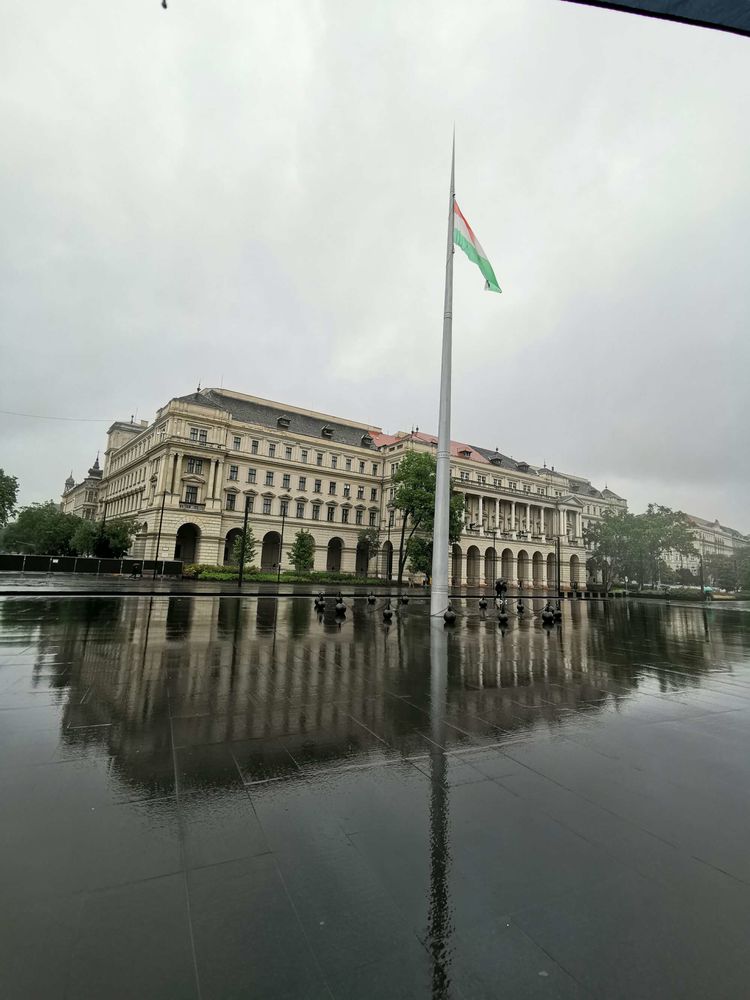 匈牙利的首都,当年陈强曾到此,两个儿子取名“布达”“佩斯”