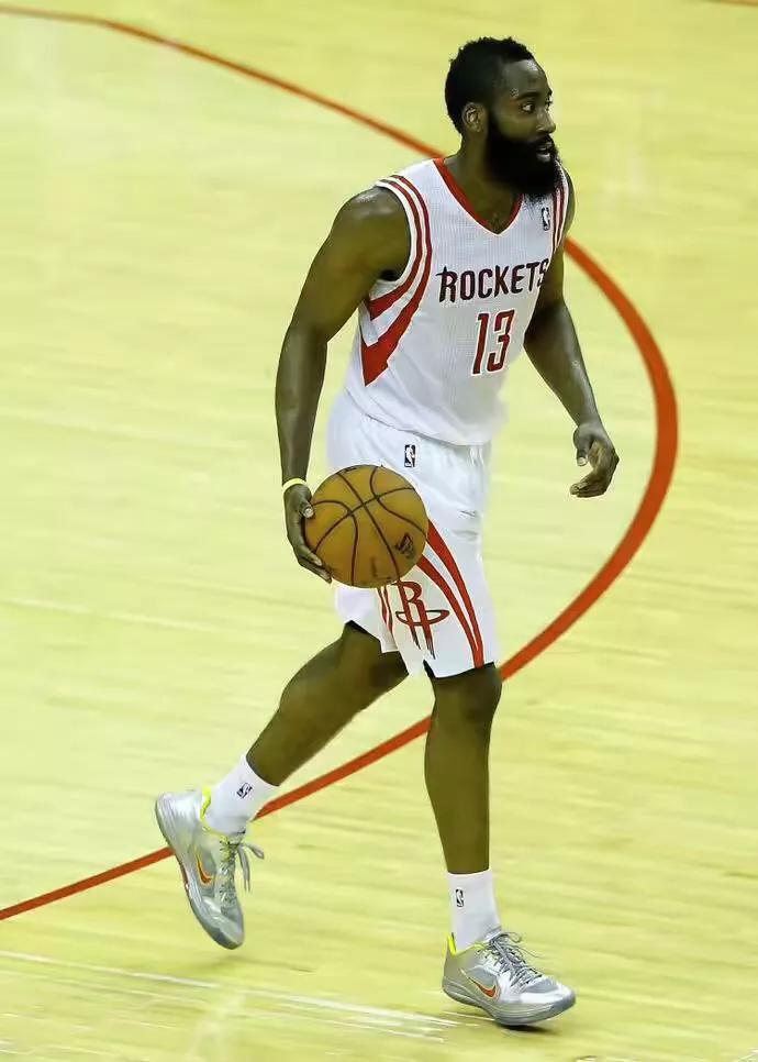 篮球吹哨子的正确方法,篮球怎么吹哨子吹得响亮