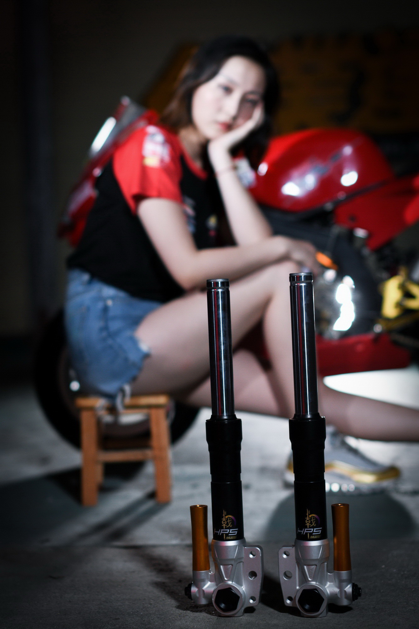 提高了稳定性与舒适度！野蛮公牛HPS前叉、XPS后减震