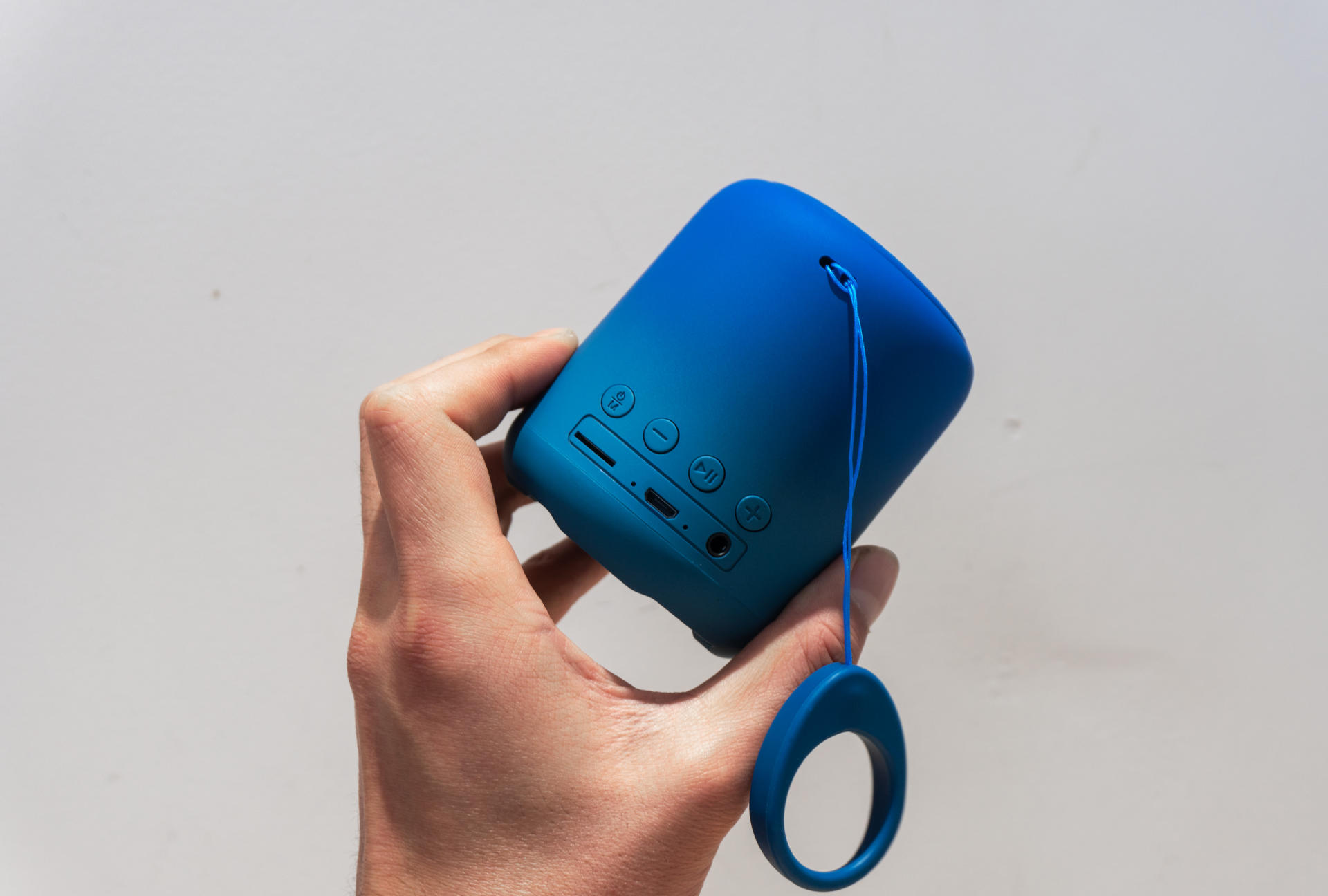 sanagx6s蓝牙音响旗舰版,户外便携手握微型音响