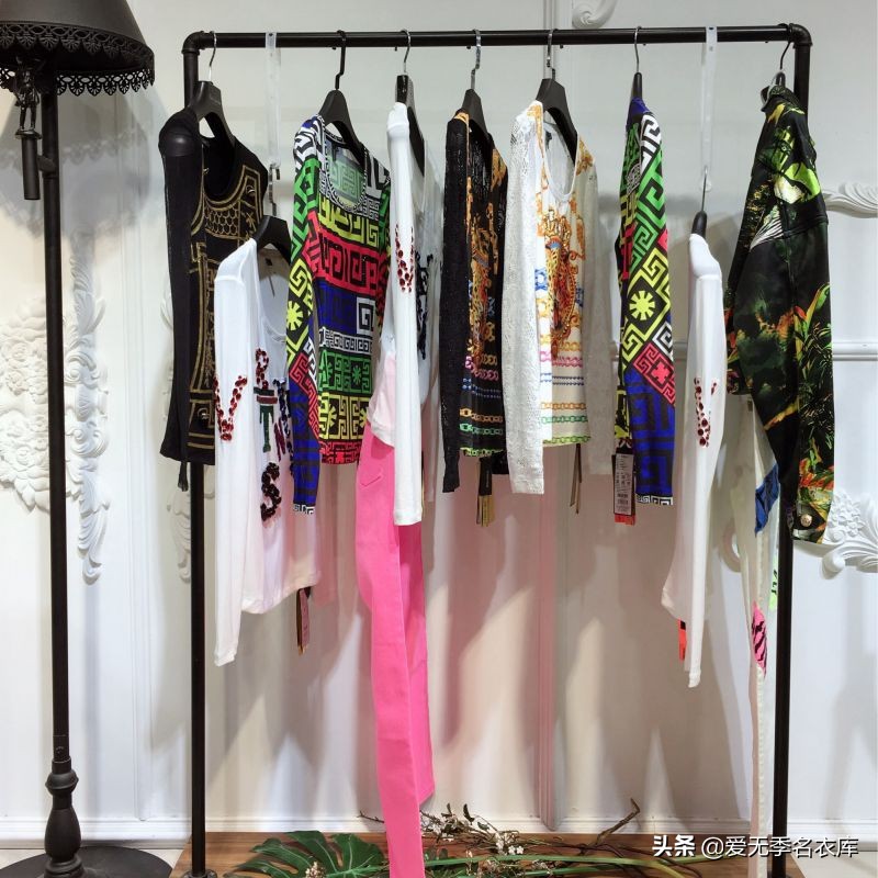 品牌服装折扣加盟店如何,服装品牌尾货拿货攻略