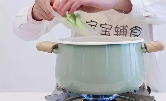 虾丸和黄瓜皮蛋汤,宝宝辅食虾丸汤九个月做法