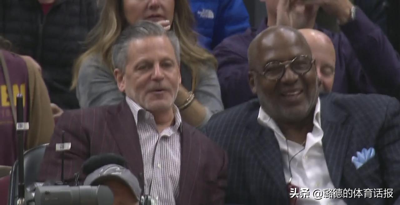 彻底乱套！小欧文27分+关键球，掀翻东部黑马，骑士老板乐开花了