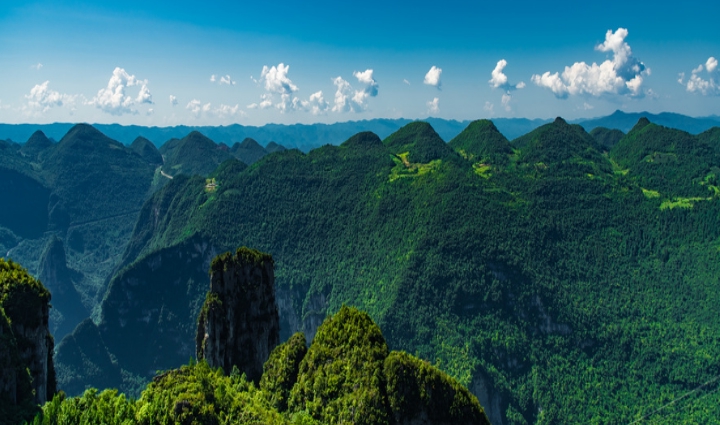 人民日报弘扬抗疫精神,时评疫情防控从每个人做起