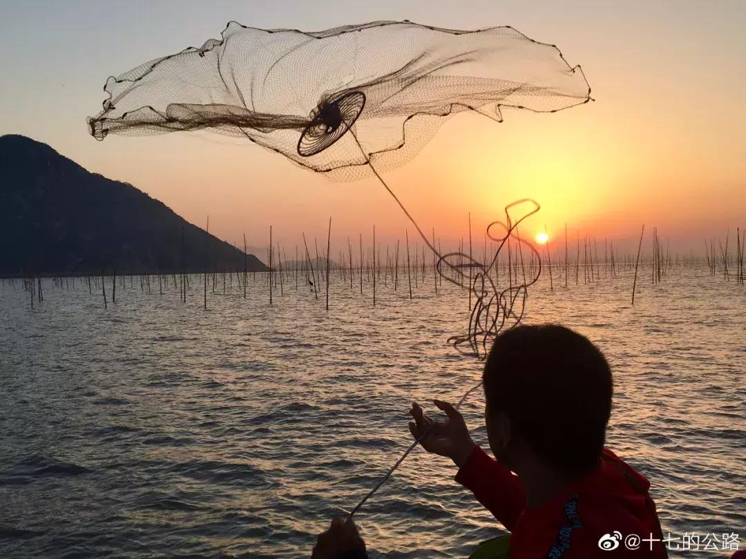 这么一片五彩滩涂奇幻仙境，超惊艳！在福建，厦门动车可以直达