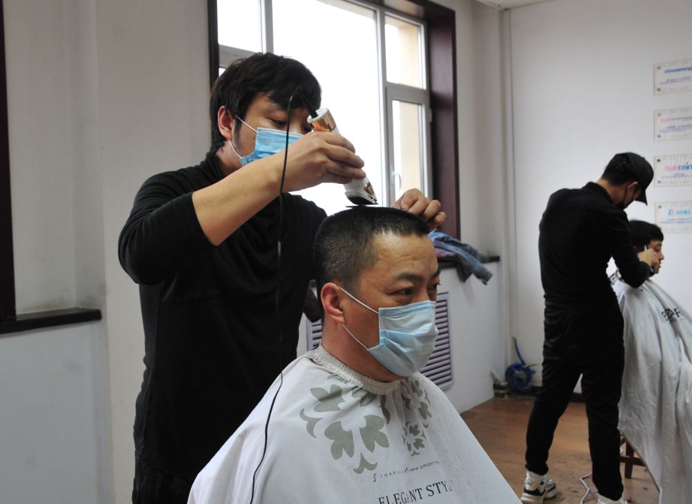 助力抗疫一线民警,党员劳模服务队勇担抗疫粮草官