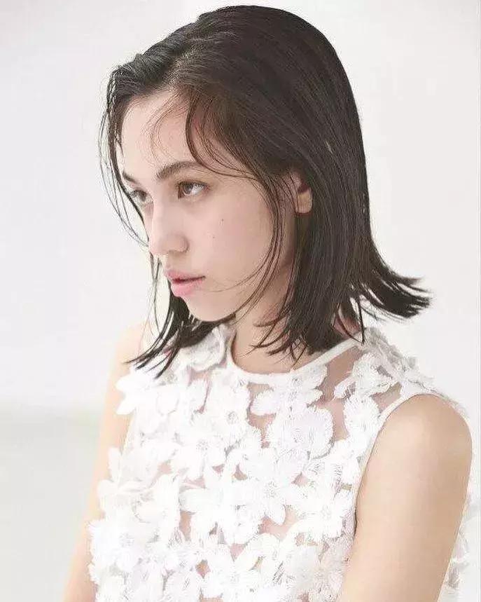 大脸短发烫发女2021流行发型减龄,国字大脸适合的短发发型图片欣赏