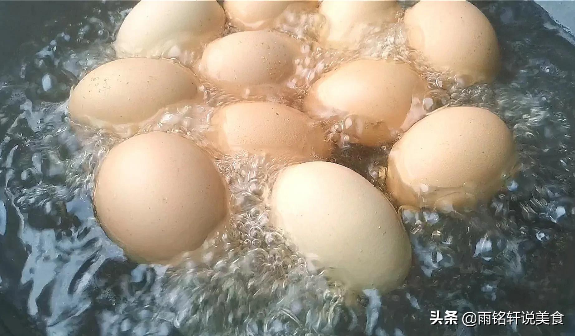 徒手剥鸡蛋壳剩下鸡蛋膜,怎么快速剥熟鸡蛋壳