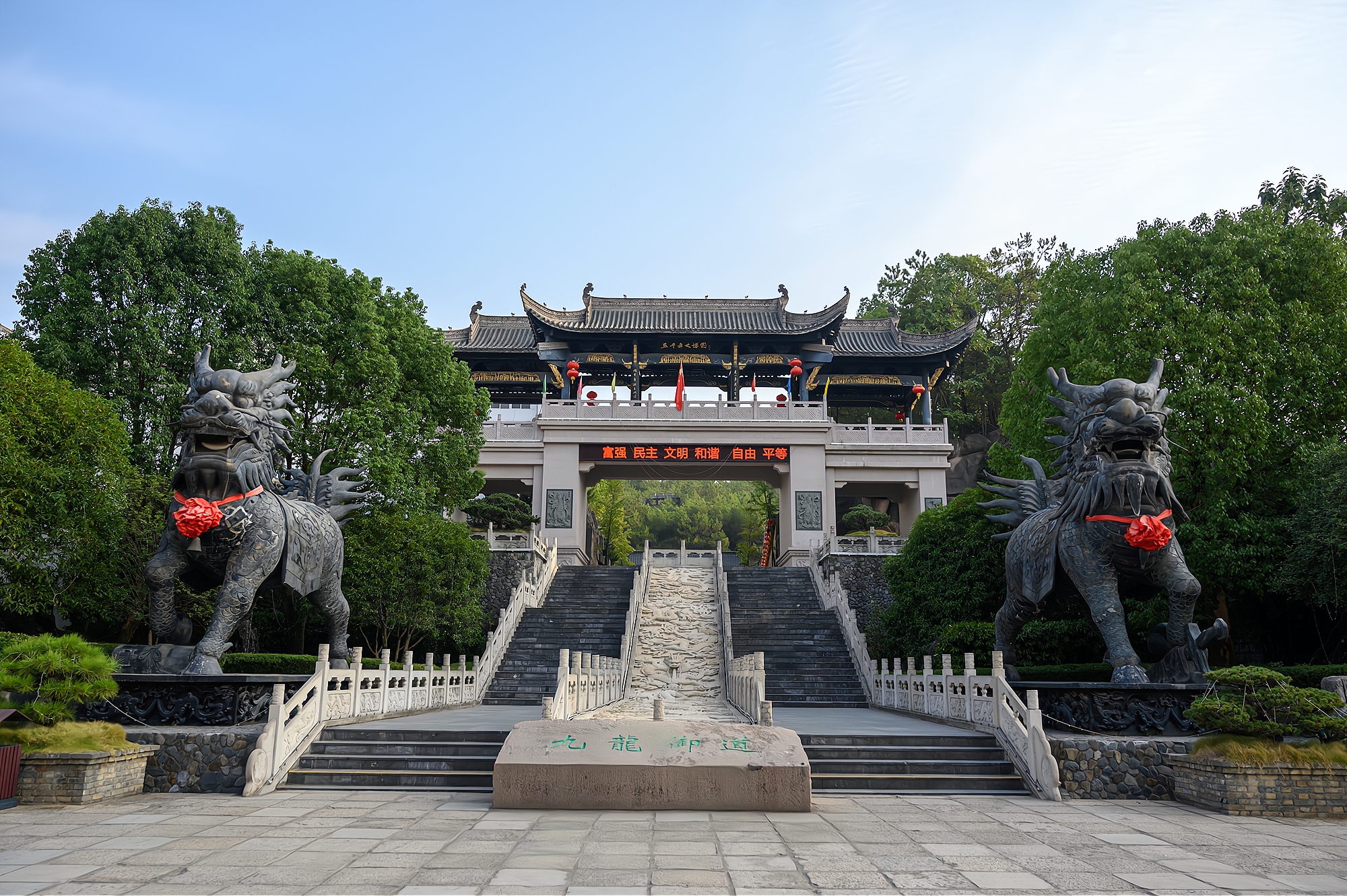 安徽兵马俑景区,安徽最大山寨兵马俑