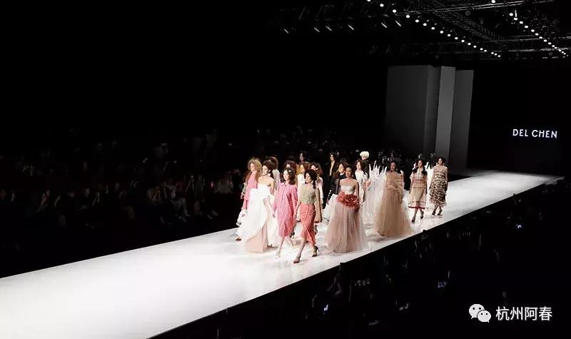 超百图再现2018年服装圈内那三十道靓丽风景……