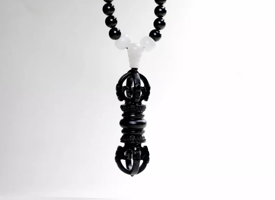 珠宝玉石饰品如何区分裂纹和石纹,珠宝玉石是怎么分类的图片