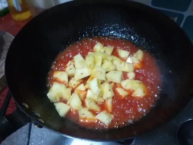 菠萝咕咾肉的由来,菠萝咕咾肉的咕咾什么意思