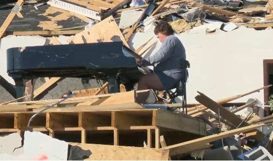 杀掉的丧尸太多了怎么办？玩家：我们搭个烧烤架来顿小烧烤？