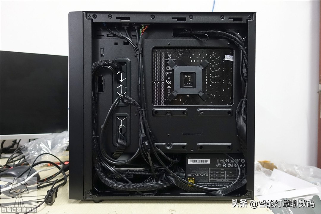 灯罩装机日记001：妹子的万元设计游戏机，感觉主板选错了