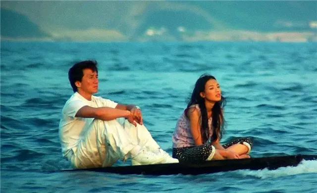 1995年成龙对周星驰反败为胜,成龙周星驰比赛视频