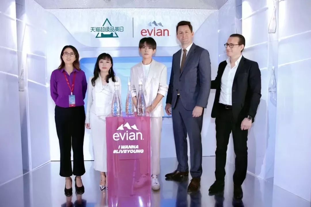 易烊千玺周边矿泉水,易烊千玺小众饮料