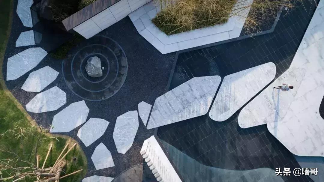 世界上的路本来很平凡，自从遇上设计师，此路非彼路