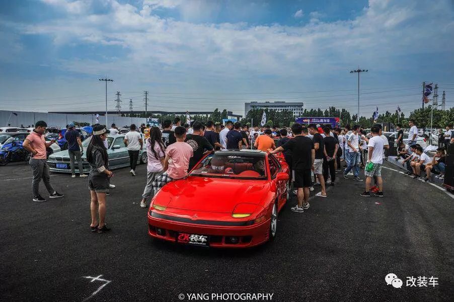 花二十几万买辆代步车,花20万去翻新一台20年的老车