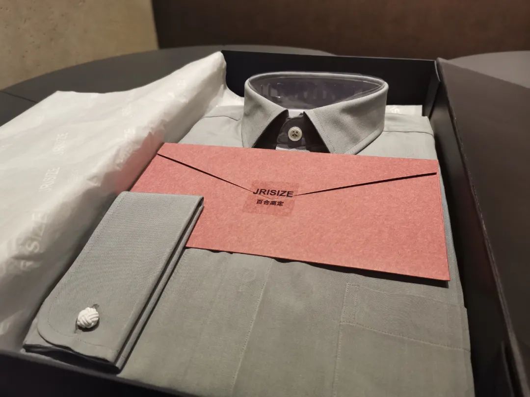 衬衫三大挑选法则解锁春季新时尚,舒适耐穿的基础款长袖衬衫