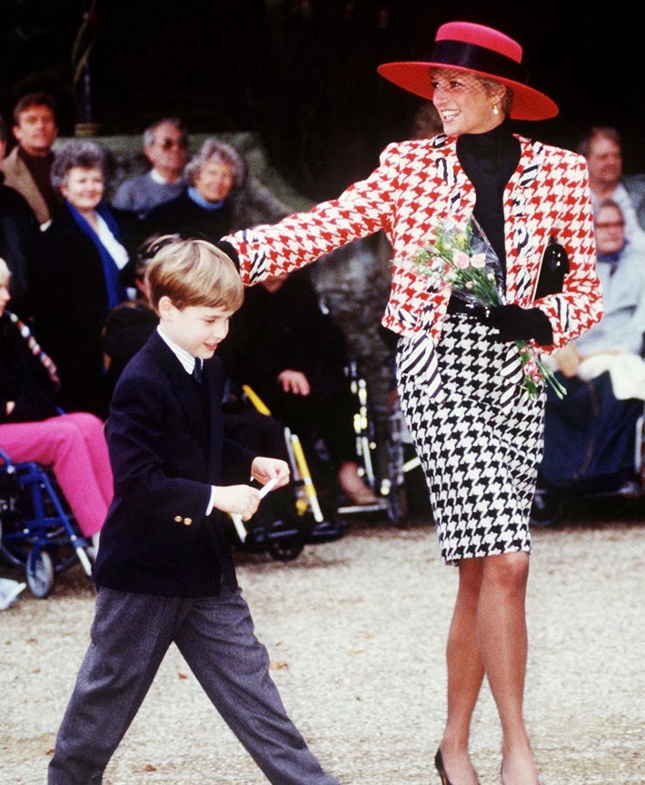 戴安娜雕像揭幕,戴安娜王妃雕像图