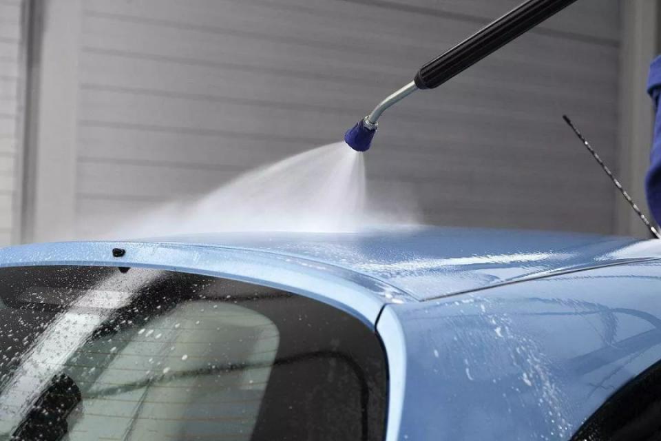 冬天怎么洗车又干净又不伤车,冬天洗车怎么做好防护
