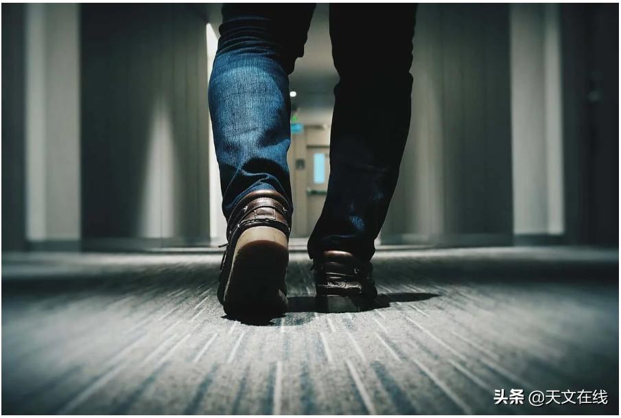 宇宙飞船为什么要靠火箭发射,火箭和宇宙飞船飞起来的原理