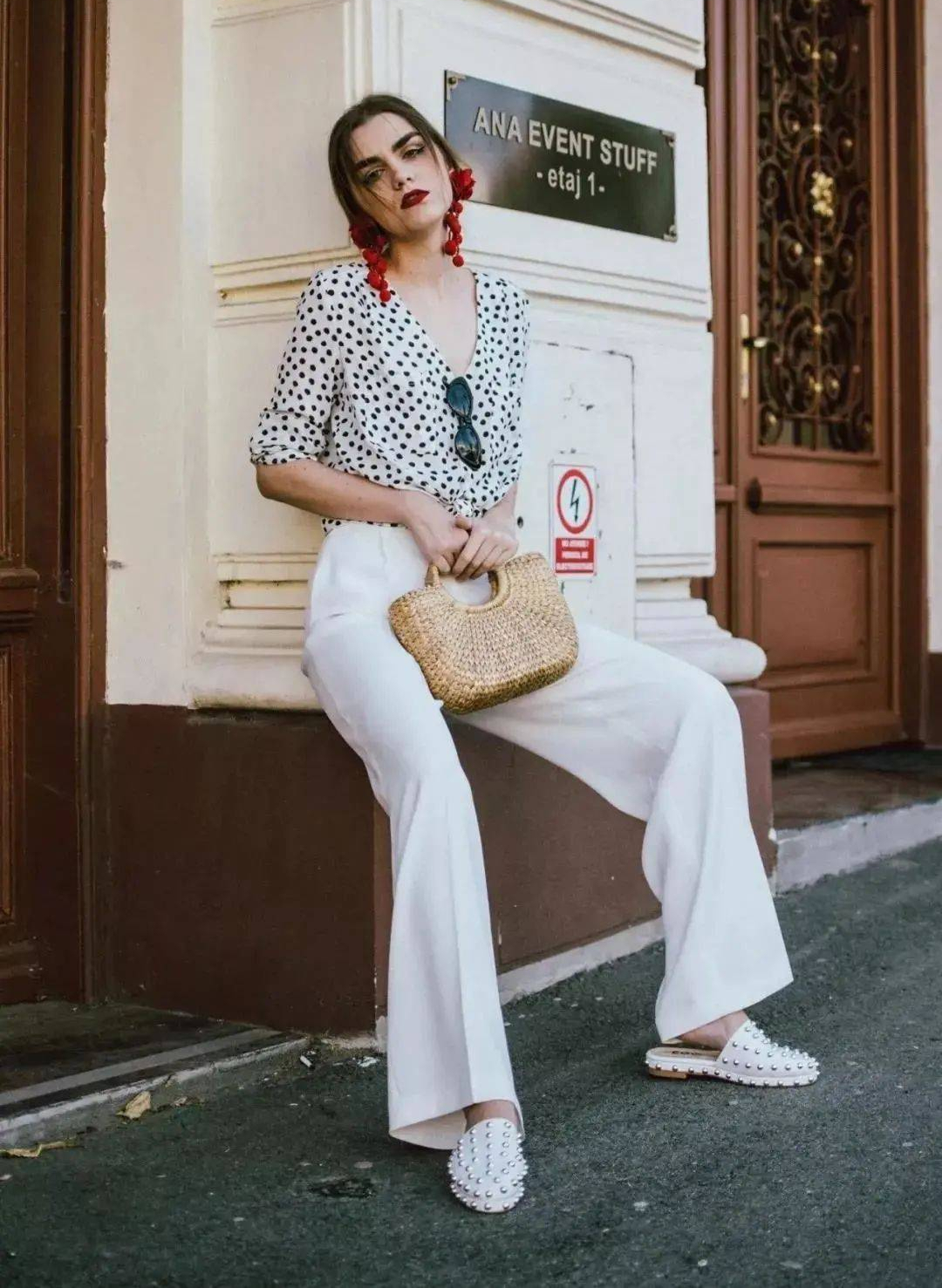 白裤子怎么穿比较好看,白裤子这样穿显瘦又高级