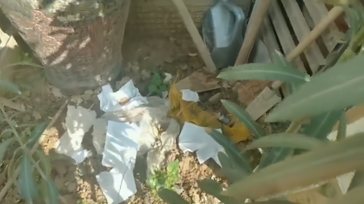 太恶心！渭南城区一小区天降大便和痰，民警：已对抛物者批评教育