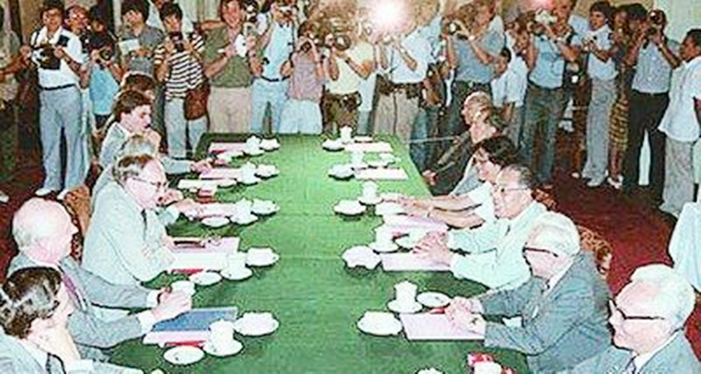 1997年香港回归场景如何，彭定康无法言喻，港督女儿哭到难以自已