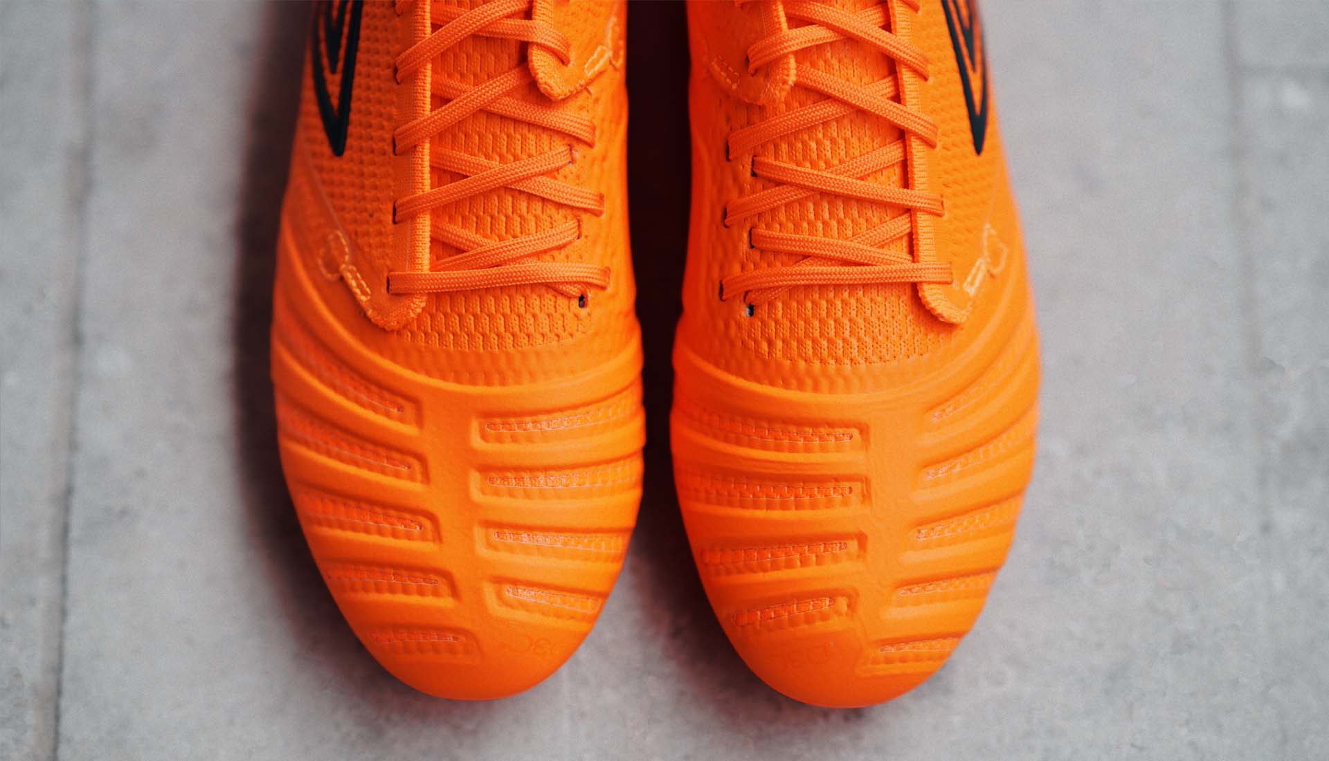 umbro经典黑鞋,d3o有那么神奇么