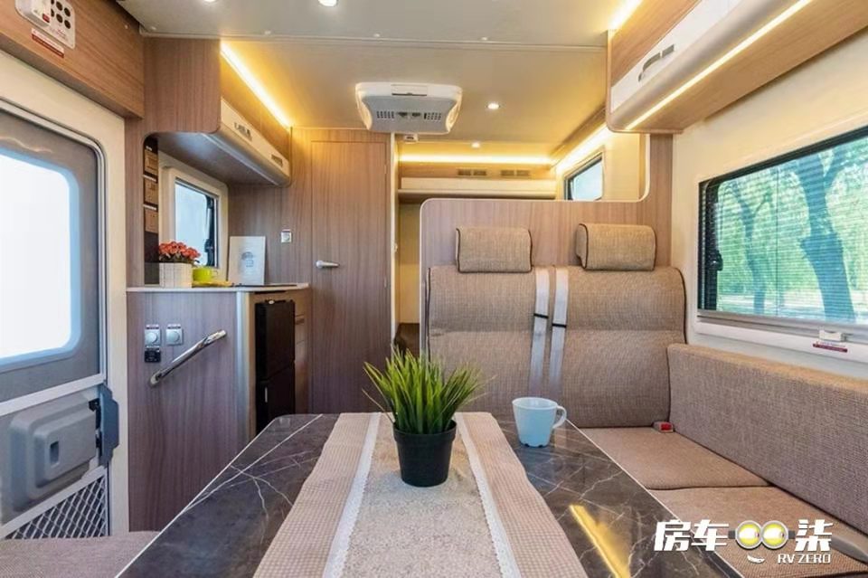 最适合日常通勤与旅游的b级房车,适合一个人的百万级小额头房车