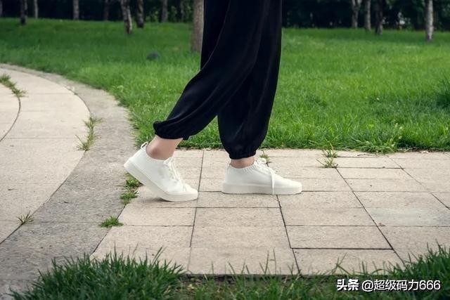 超轻飞织鞋安踏李宁女生,李宁经典板鞋304