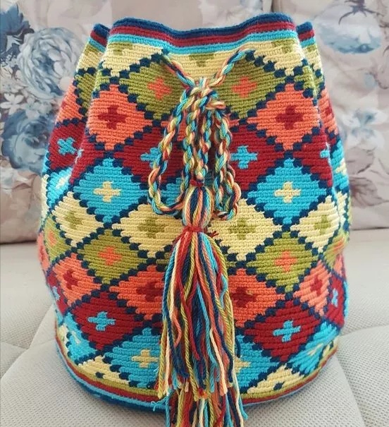 只需缝一条线的包包怎么做,钩包包虾片起头针法教程视频